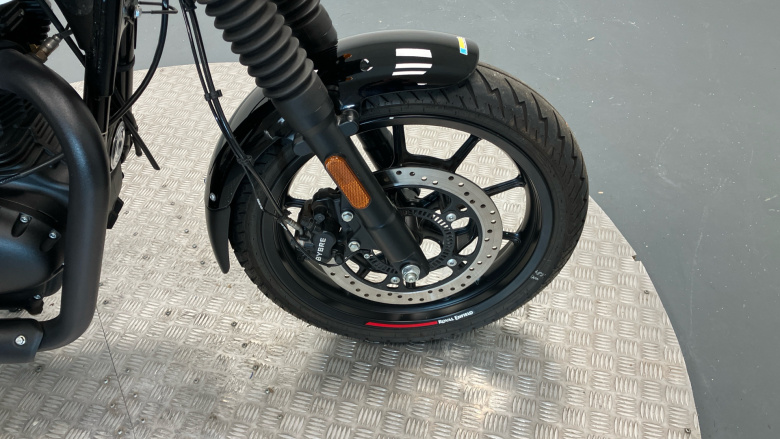 Royal Enfield Hntr 350 Rebel Red (23MY)